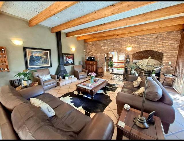 5 BEDROOM HOUSE FOR SALE IN WATERKLOOF GLEN